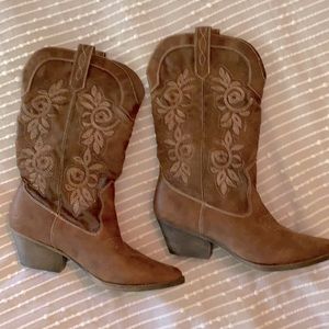 Women’s Rampage new cowboy boots. Size 9.5